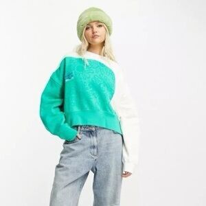 very soft nike sweatshirt